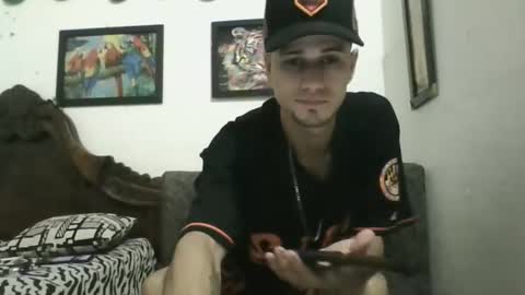 Snapshot of bestia_salvaje chatting on 02/02/25, 10:39 Andres online show from 02/02/25, 10:39