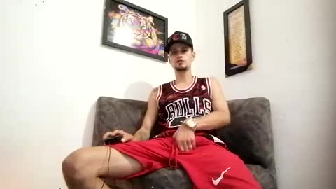 Snapshot of bestia_salvaje chatting on 02/27/25, 10:53 Andres online show from 02/27/25, 10:53