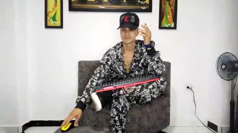 Snapshot of bestia_salvaje chatting on 03/12/25, 10:39 Andres online show from 03/12/25, 10:39