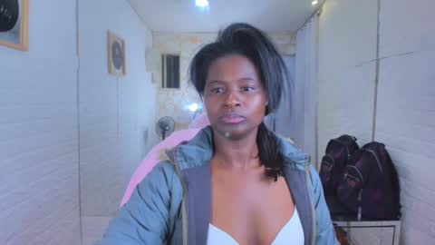 Snapshot of betany_grey chatting on 02/13/26, 05:25 Betaby grey online show from 02/13/26, 05:25