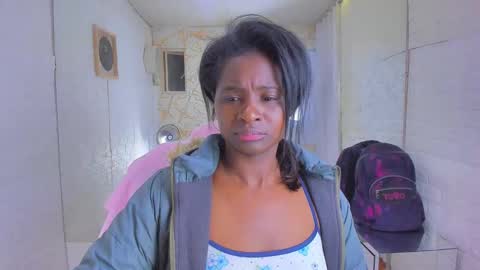 Snapshot of betany_grey chatting on 02/19/26, 04:08 Betaby grey online show from 02/19/26, 04:08