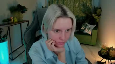 Snapshot of bethanycloud chatting on 10/15/25, 02:33 Bethany online show from 10/15/25, 02:33