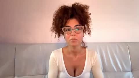 Snapshot of bethelvantassell chatting on 04/07/26, 04:18 Bella online show from 04/07/26, 04:18