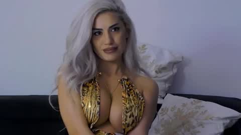 Snapshot of bethierusse chatting on 12/18/25, 05:24 bethierusse online show from 12/18/25, 05:24