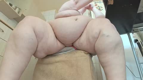 Snapshot of bethnorth chatting on 03/08/25, 11:37 bethnorth online show from 03/08/25, 11:37