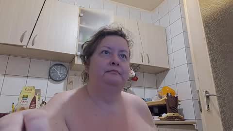 Snapshot of bethnorth chatting on 09/22/25, 01:51 bethnorth online show from 09/22/25, 01:51