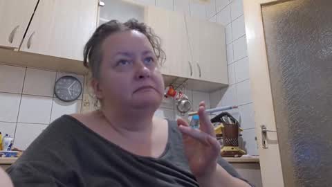 Snapshot of bethnorth chatting on 09/25/25, 02:04 bethnorth online show from 09/25/25, 02:04