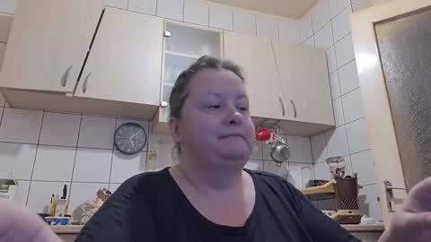 Snapshot of bethnorth chatting on 09/28/25, 02:06 bethnorth online show from 09/28/25, 02:06