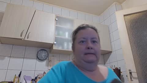 Snapshot of bethnorth chatting on 10/05/25, 02:10 bethnorth online show from 10/05/25, 02:10