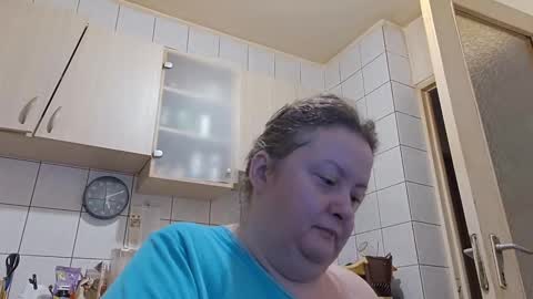 Snapshot of bethnorth chatting on 10/06/25, 02:09 bethnorth online show from 10/06/25, 02:09