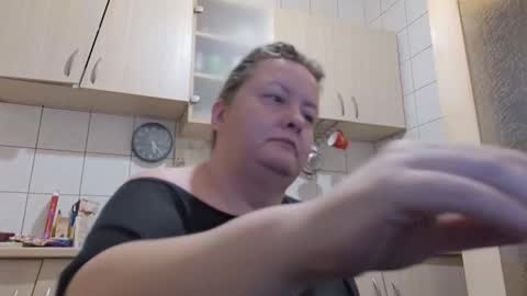 Snapshot of bethnorth chatting on 10/10/25, 02:21 bethnorth online show from 10/10/25, 02:21