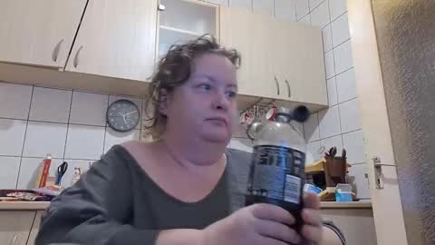 Snapshot of bethnorth chatting on 10/11/25, 02:11 bethnorth online show from 10/11/25, 02:11