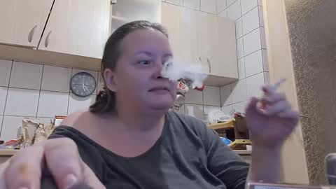 Snapshot of bethnorth chatting on 10/12/25, 02:21 bethnorth online show from 10/12/25, 02:21