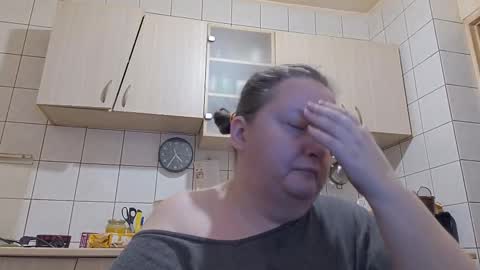 Snapshot of bethnorth chatting on 12/18/25, 02:28 bethnorth online show from 12/18/25, 02:28