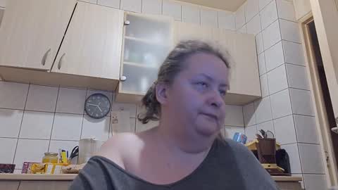 bethnorth online show from 12/19/25, 02:40