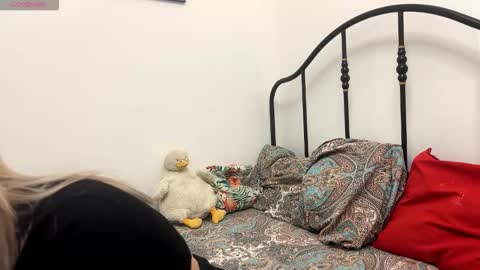 BlondeReka ITS MY 1st DAY HERE online show from 12/18/25, 04:57