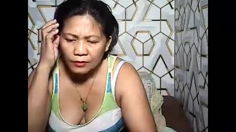 Snapshot of betty_83 chatting on 05/13/26, 12:24 betty_83 online show from 05/13/26, 12:24