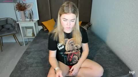 Mila Sweet online show from 11/14/25, 04:44