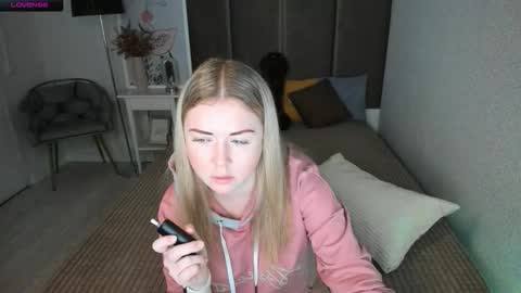 Mila Sweet online show from 11/19/25, 04:45