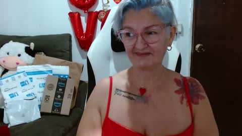 Snapshot of bety_cum3 chatting on 02/14/26, 09:28 bibiana online show from 02/14/26, 09:28