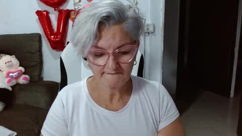 Snapshot of bety_cum3 chatting on 02/17/26, 11:11 bibiana online show from 02/17/26, 11:11