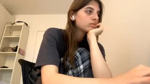 Snapshot of beulahweikert chatting on 06/09/26, 04:18 Lina online show from 06/09/26, 04:18