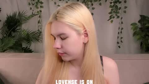 Eliz online show from 11/15/25, 01:25