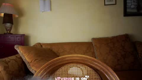 Snapshot of bezuya chatting on 06/25/26, 02:33 Eliz online show from 06/25/26, 02:33