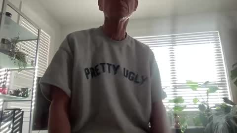 Snapshot of bgrade chatting on 09/11/25, 08:42 bgrade online show from 09/11/25, 08:42