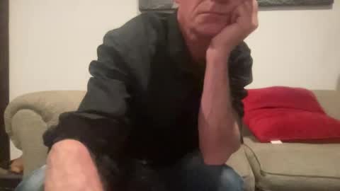 Snapshot of bgrade chatting on 09/19/25, 11:44 bgrade online show from 09/19/25, 11:44