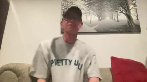 Snapshot of bgrade chatting on 09/21/25, 09:55 bgrade online show from 09/21/25, 09:55