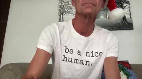 Snapshot of bgrade chatting on 12/19/25, 08:16 bgrade online show from 12/19/25, 08:16