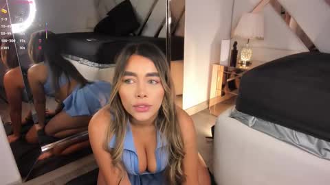 Snapshot of bianca_montclair chatting on 10/15/25, 11:32      online show from 10/15/25, 11:32