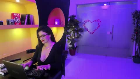 Snapshot of biancaroyalle chatting on 04/24/26, 09:17 Bianca Royalle online show from 04/24/26, 09:17
