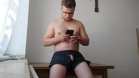 Snapshot of biboynr98 chatting on 09/28/25, 12:10 biboynr98 online show from 09/28/25, 12:10