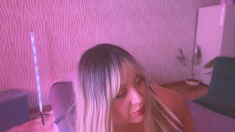 Eva online show from 09/18/25, 08:27