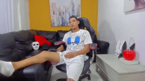 big_jhoonss_ online show from 10/15/25, 03:06