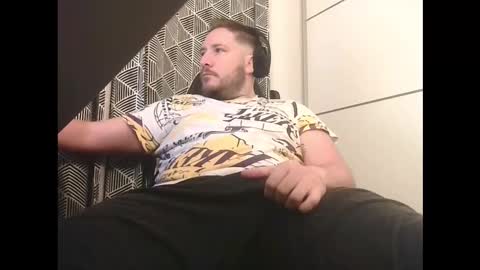 Snapshot of big_sele chatting on 11/09/25, 06:01 bigbroly88 online show from 11/09/25, 06:01