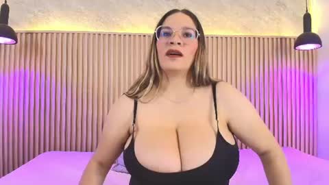 Snapshot of big_tits_in_your_face chatting on 06/26/26, 09:30 Tell me Sophia online show from 06/26/26, 09:30