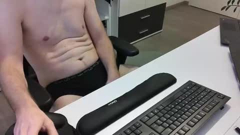 big_tobi_1 online show from 11/18/25, 06:51