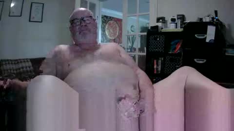 Snapshot of bigaussie5 chatting on 11/18/25, 03:12 Bigaussie online show from 11/18/25, 03:12