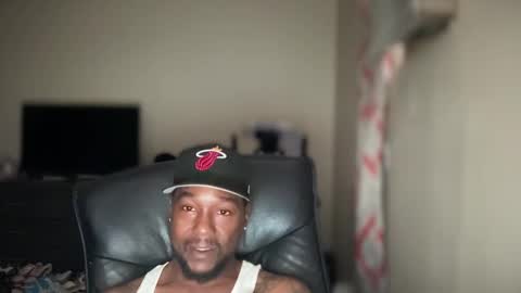 Snapshot of bigbackwoodcali chatting on 09/13/25, 07:46 bigbackwoodcali online show from 09/13/25, 07:46