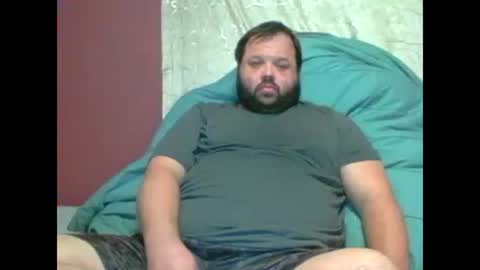 Snapshot of bigbear3287 chatting on 12/17/25, 05:57 Liam online show from 12/17/25, 05:57