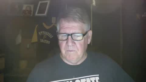 Snapshot of bigbeerdrinker1 chatting on 02/17/25, 09:24 bigbeerdrinker online show from 02/17/25, 09:24