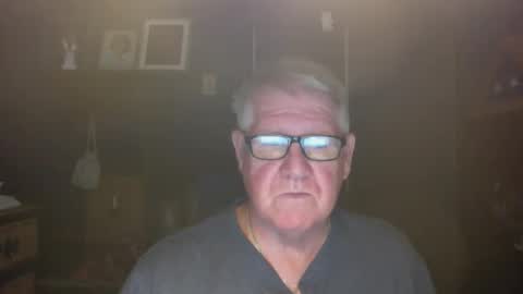 Snapshot of bigbeerdrinker1 chatting on 10/21/25, 04:35 bigbeerdrinker online show from 10/21/25, 04:35