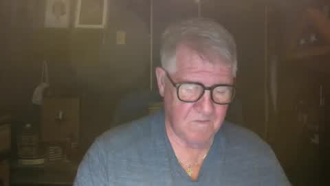 Snapshot of bigbeerdrinker1 chatting on 04/21/26, 04:08 bigbeerdrinker online show from 04/21/26, 04:08
