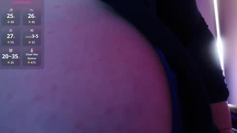 Snapshot of bigbittiesandfun chatting on 11/15/25, 09:39 bigbittiesandfun online show from 11/15/25, 09:39