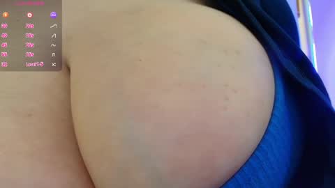 Snapshot of bigbittiesandfun chatting on 06/08/26, 12:58 bigbittiesandfun online show from 06/08/26, 12:58