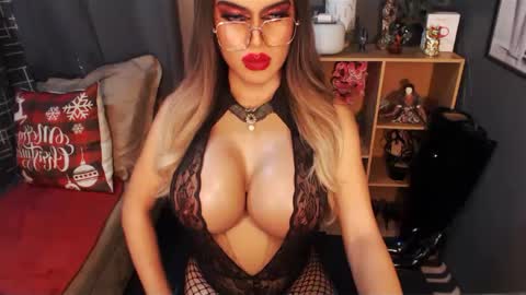 Snapshot of bigbomblhoraine chatting on 02/09/25, 04:18 Loraine Cruz online show from 02/09/25, 04:18