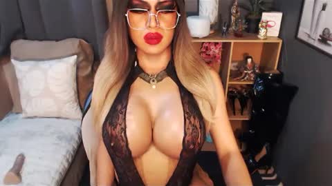 Snapshot of bigbomblhoraine chatting on 02/24/25, 08:36 Loraine Cruz online show from 02/24/25, 08:36